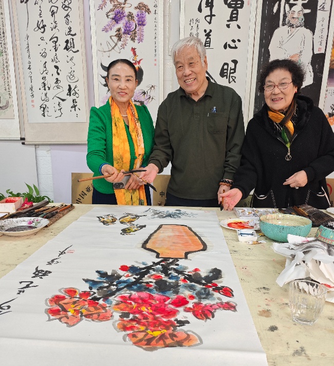 ����÷����������Э���黭�ʻ��ھ����� 17λ���һӺ���������ʢ�� 2025��10��8������10ʱ���ɳ���÷����������Э������ġ��黭���������ʻᡱ�ڱ���ʢ����������Բ�����С�����ȫ�����ص�17(ͼ5)