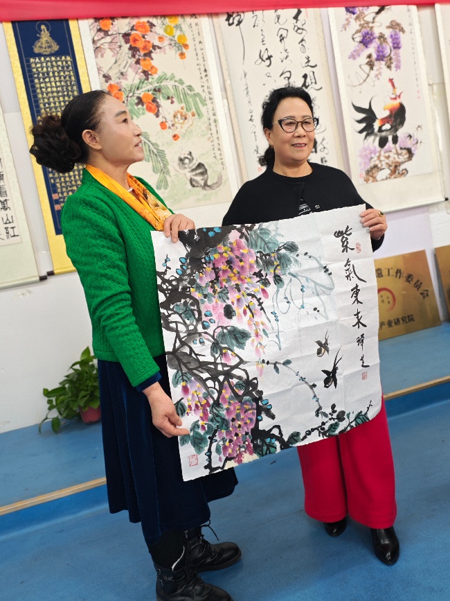 ����÷����������Э���黭�ʻ��ھ����� 17λ���һӺ���������ʢ�� 2025��10��8������10ʱ���ɳ���÷����������Э������ġ��黭���������ʻᡱ�ڱ���ʢ����������Բ�����С�����ȫ�����ص�17(ͼ6)