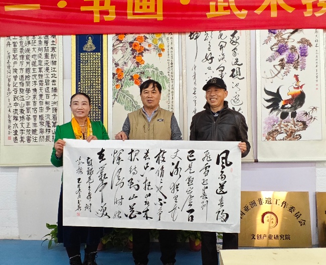 ����÷����������Э���黭�ʻ��ھ����� 17λ���һӺ���������ʢ�� 2025��10��8������10ʱ���ɳ���÷����������Э������ġ��黭���������ʻᡱ�ڱ���ʢ����������Բ�����С�����ȫ�����ص�17(ͼ8)