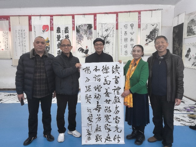 ����÷����������Э���黭�ʻ��ھ����� 17λ���һӺ���������ʢ�� 2025��10��8������10ʱ���ɳ���÷����������Э������ġ��黭���������ʻᡱ�ڱ���ʢ����������Բ�����С�����ȫ�����ص�17(ͼ10)