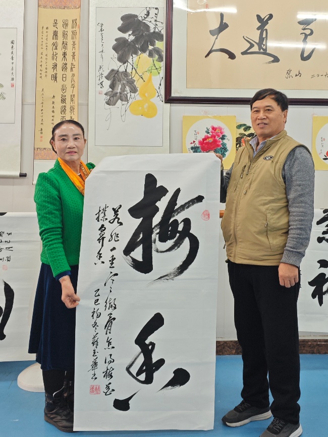 ����÷����������Э���黭�ʻ��ھ����� 17λ���һӺ���������ʢ�� 2025��10��8������10ʱ���ɳ���÷����������Э������ġ��黭���������ʻᡱ�ڱ���ʢ����������Բ�����С�����ȫ�����ص�17(ͼ13)